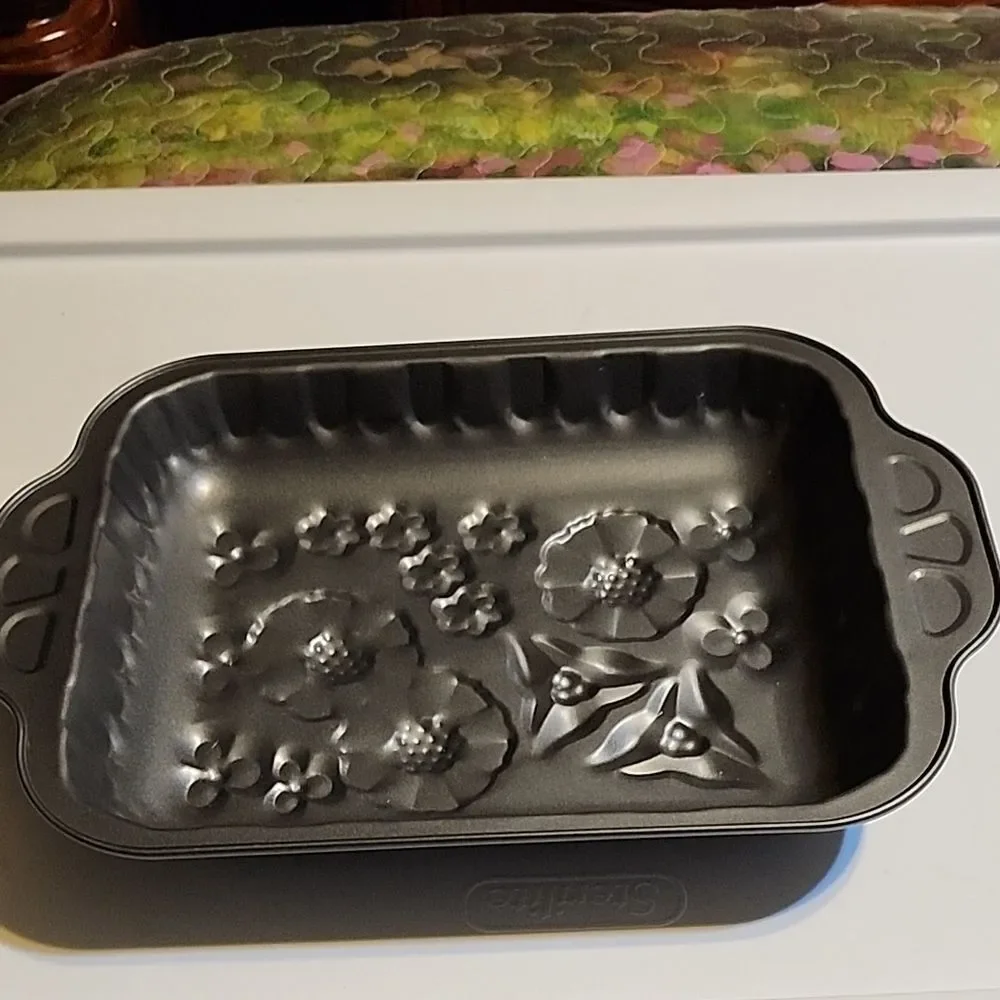 Wilton Floral Cake Pan